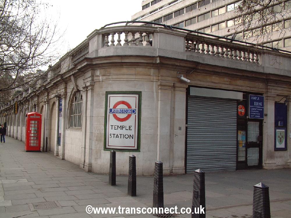 Temple Undergrnd Stn 260305.JPG